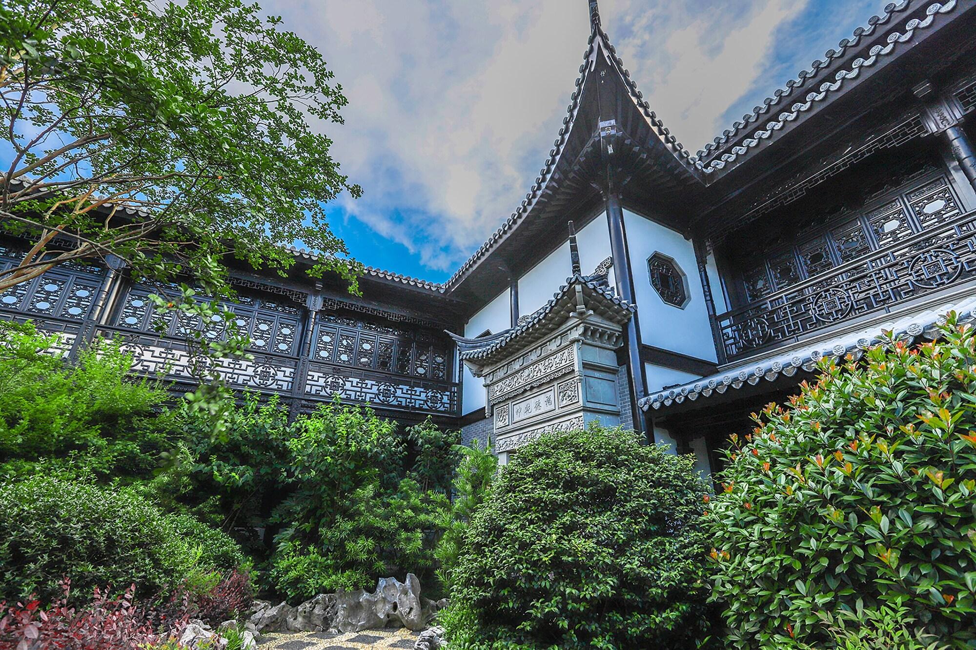 Royal Garden Hotel Shanghai-Free Shuttle To And From Disney & Pvg & Close Metro Line2 Easy To Sha New Expo Екстериор снимка