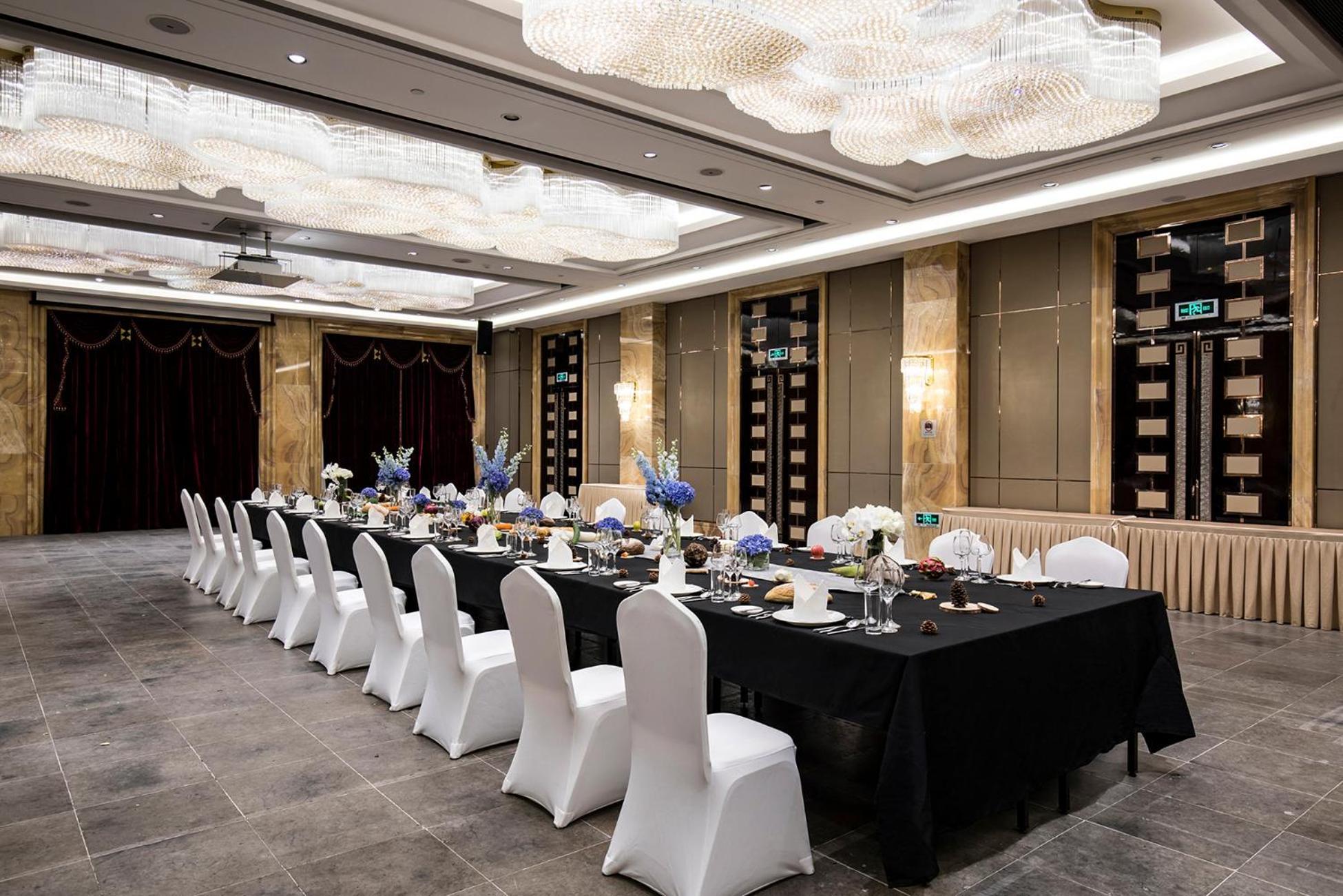 Royal Garden Hotel Shanghai-Free Shuttle To And From Disney & Pvg & Close Metro Line2 Easy To Sha New Expo Екстериор снимка