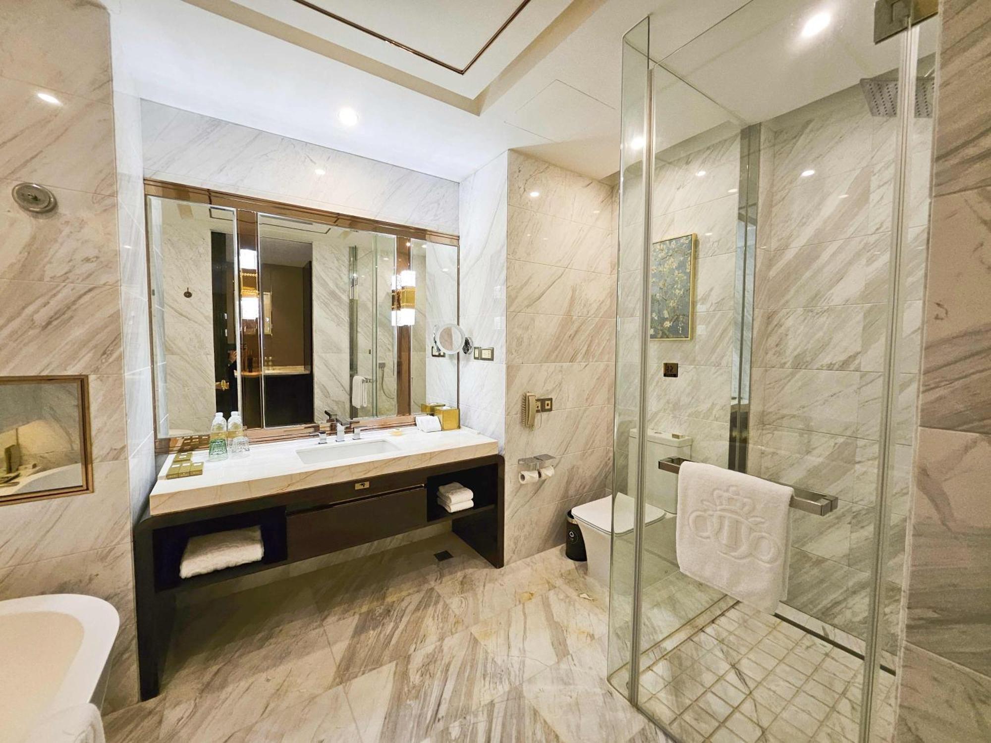Royal Garden Hotel Shanghai-Free Shuttle To And From Disney & Pvg & Close Metro Line2 Easy To Sha New Expo Екстериор снимка