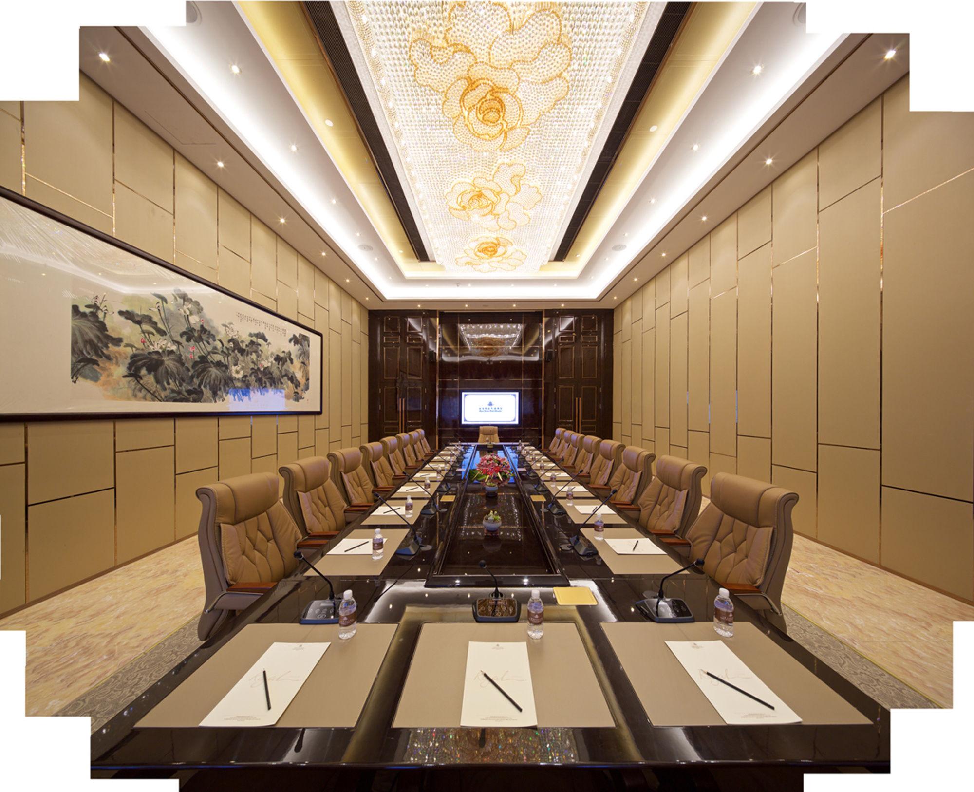 Royal Garden Hotel Shanghai-Free Shuttle To And From Disney & Pvg & Close Metro Line2 Easy To Sha New Expo Екстериор снимка