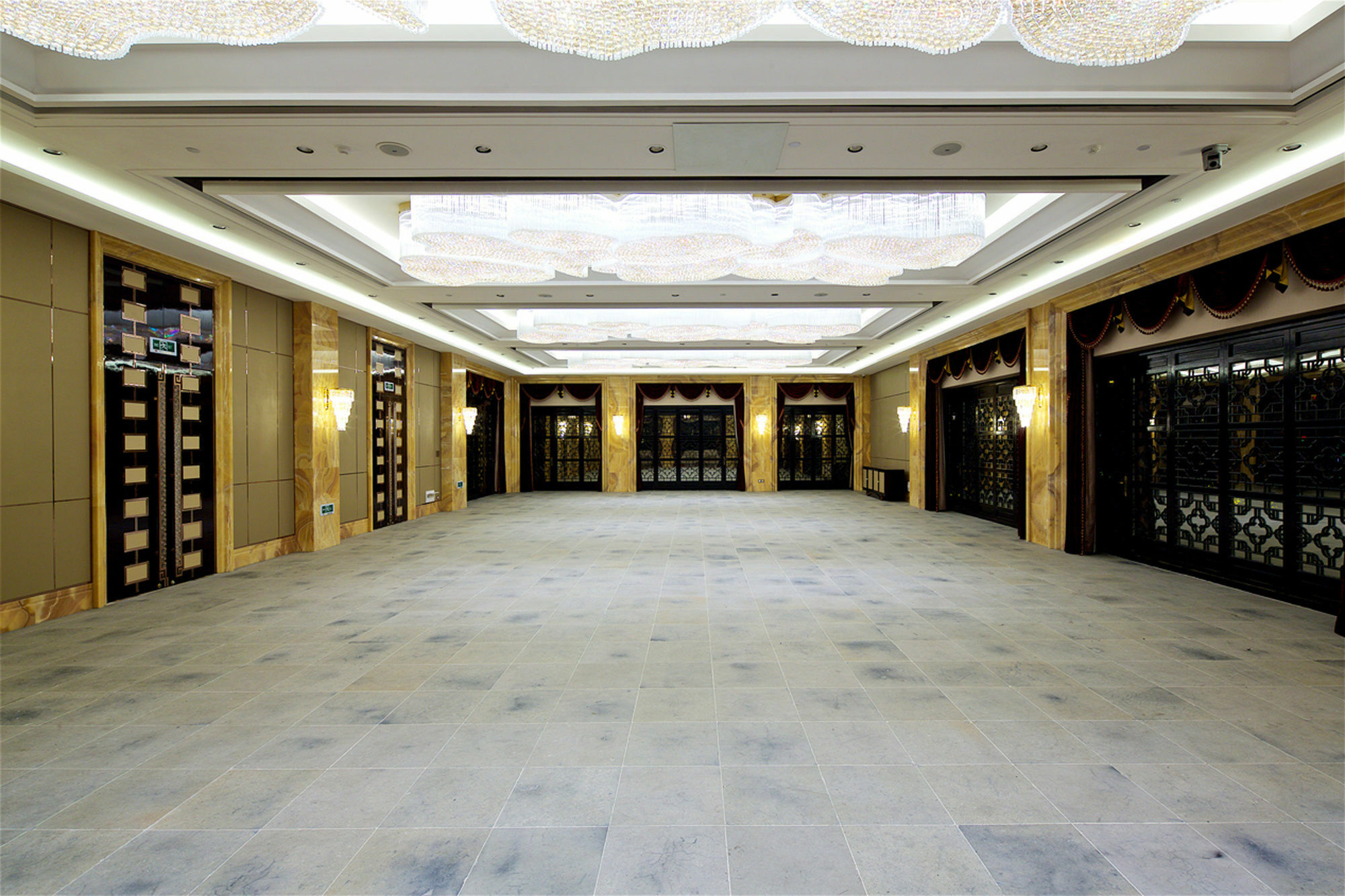 Royal Garden Hotel Shanghai-Free Shuttle To And From Disney & Pvg & Close Metro Line2 Easy To Sha New Expo Екстериор снимка