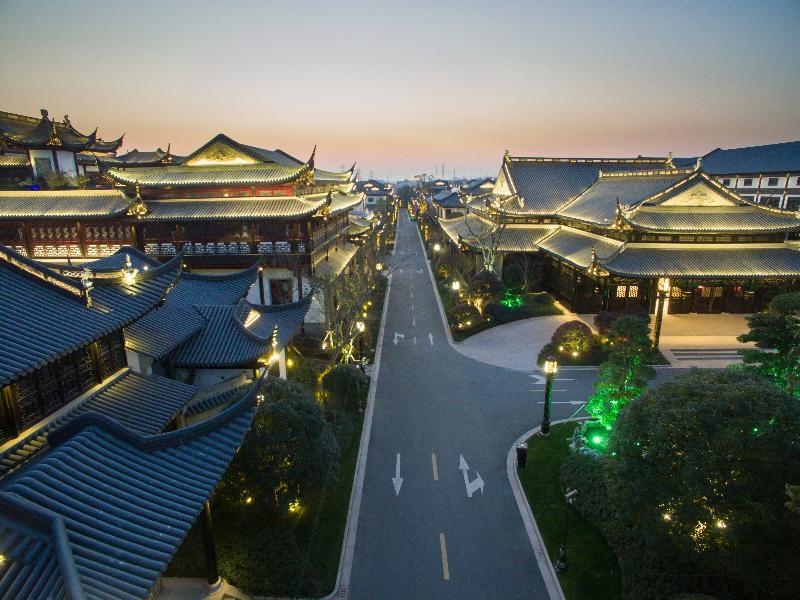 Royal Garden Hotel Shanghai-Free Shuttle To And From Disney & Pvg & Close Metro Line2 Easy To Sha New Expo Екстериор снимка